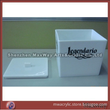 White ingenious square acrylic ice bucket